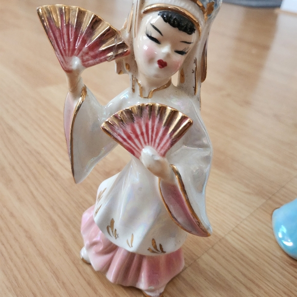 Beautiful Vintage Japanese figurines with covered China cup - Picture 5 of 7